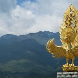Mystic Bird  I was not able to find out about the symbolism of this bird is, but it certainly looked stunning in front of Dalis mountains.